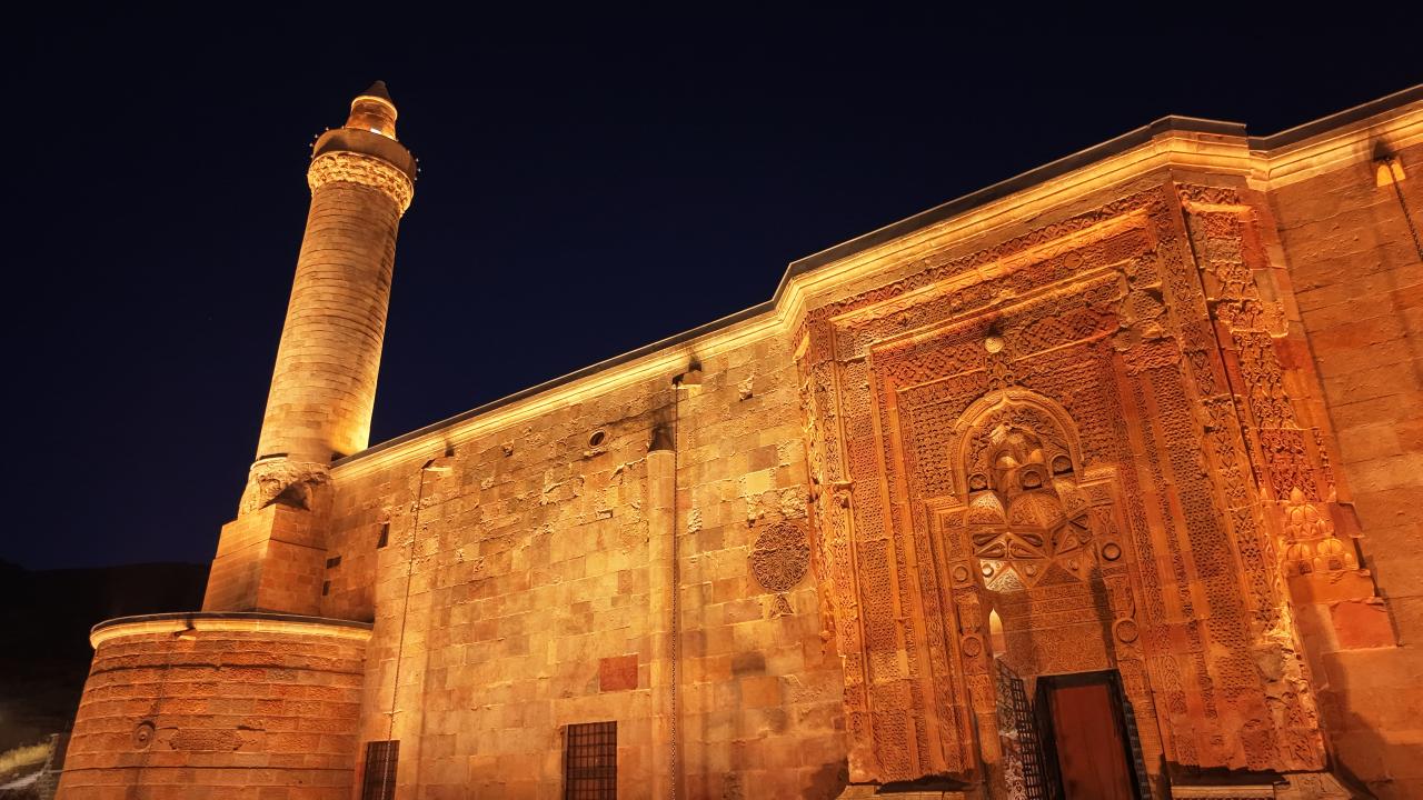 Işıklar altındaki nadide eser