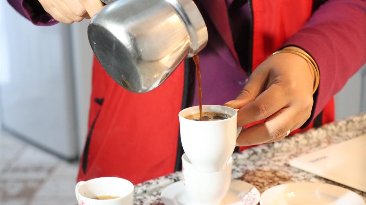 "Amaç, özellikle kıymetli büyüklerimizin yüzünde bir tebessüm oluşturabilmek"