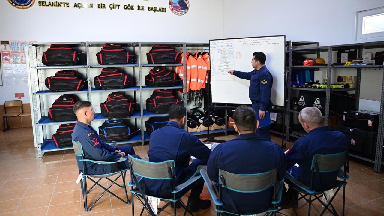 Zorlu görevlere yüzme, fizik ve kondisyon çalışmaları yaparak hazırlanıyorlar