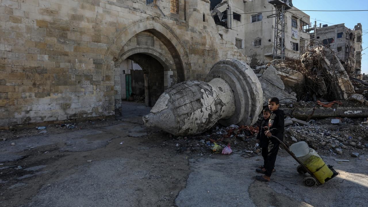 Han Yunus’taki Barkuk Kalesi İsrail saldırılarında tahrip oldu