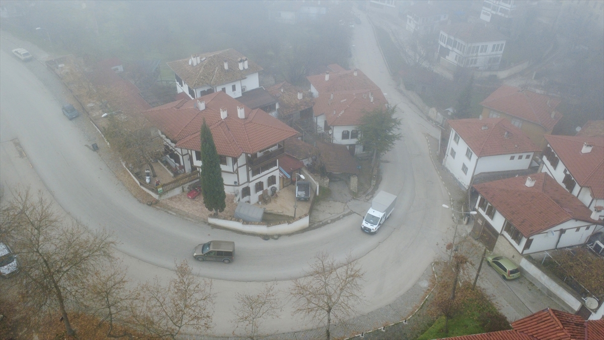 Safranbolu'nun tarihi yapıları sisle kaplandı