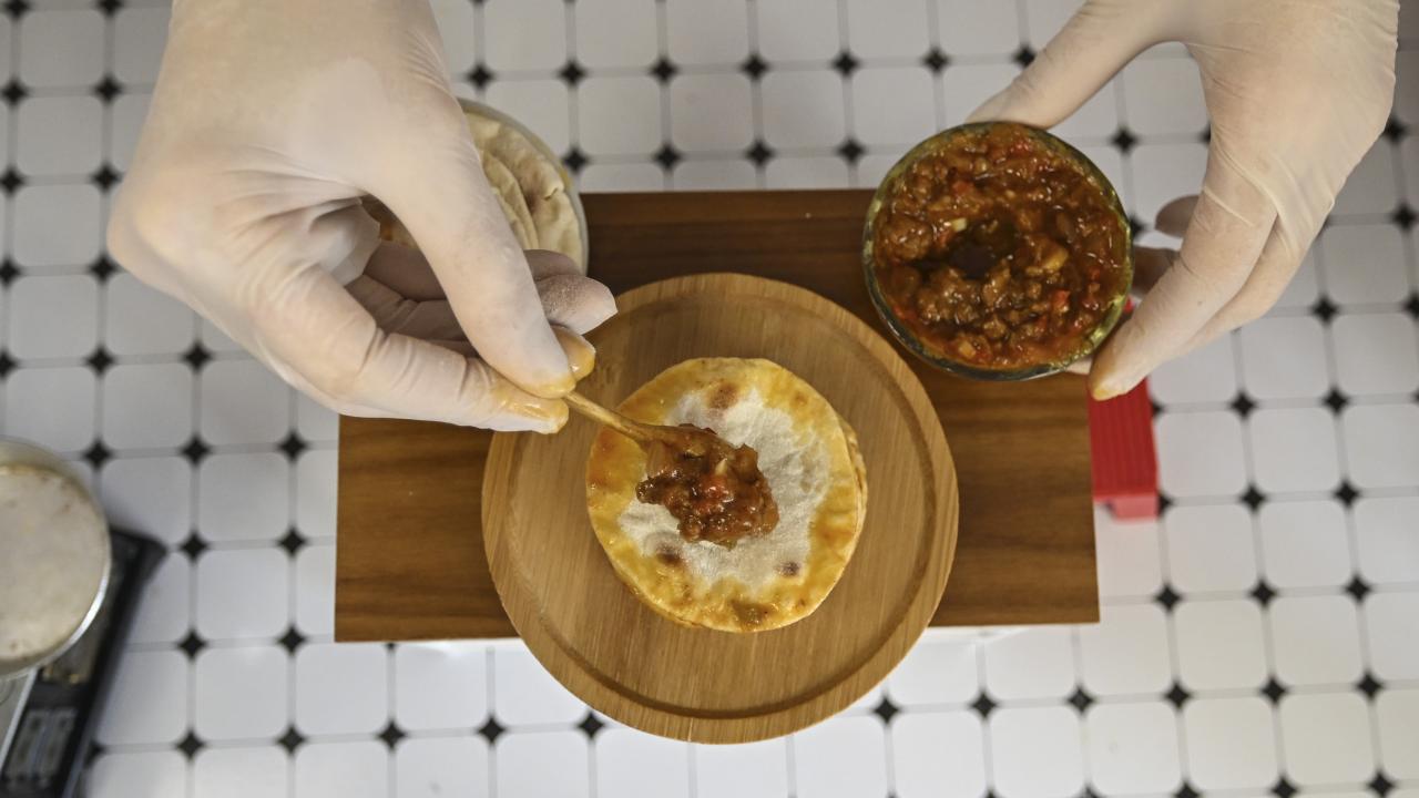 "Kısa görünen, saatler süren emek"