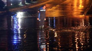 Bodrum'u sel vurdu: Yollar göle döndü