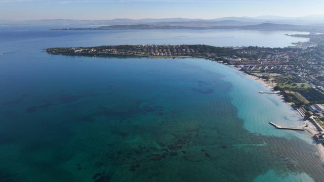 Çeşme plajları ve Ege Denizi berraklığıyla hayran bıraktı