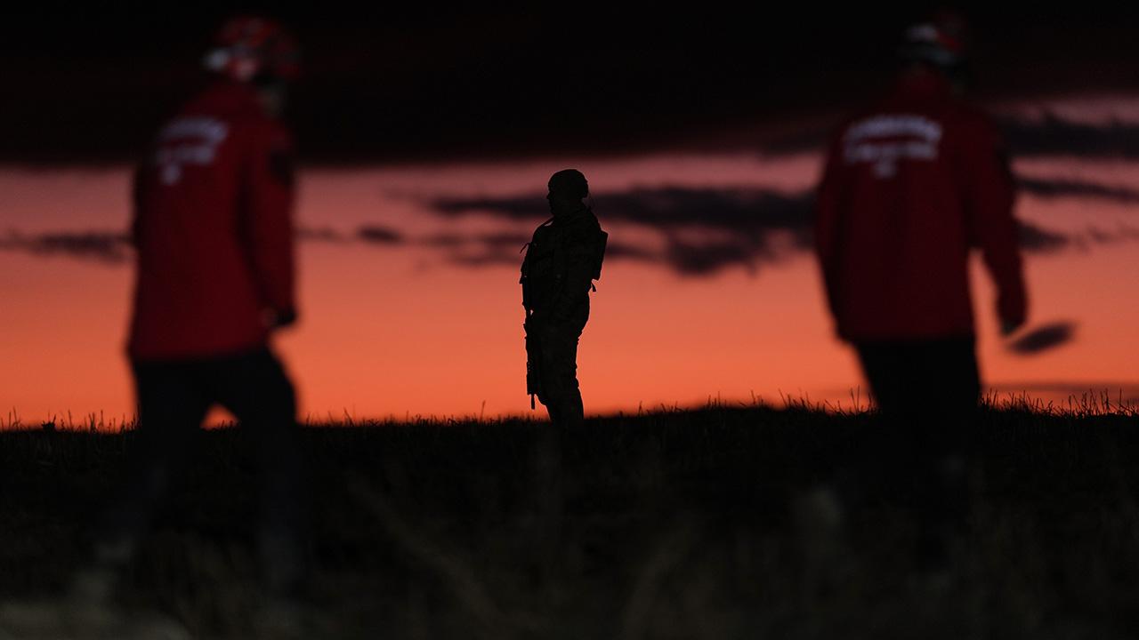 Düşen uçağın enkazındaki arama çalışmaları gün ağarınca hızlandı