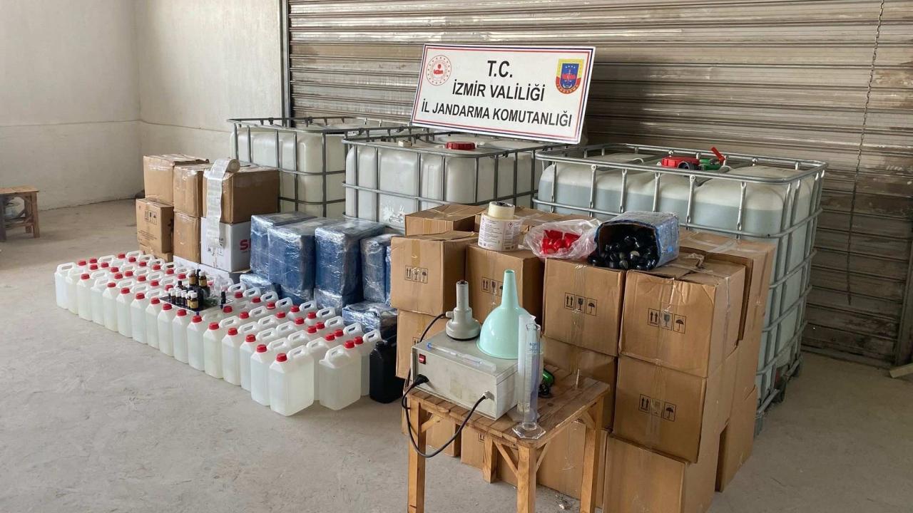 İzmir'de 3 bin 360 litre etil alkol ele geçirildi