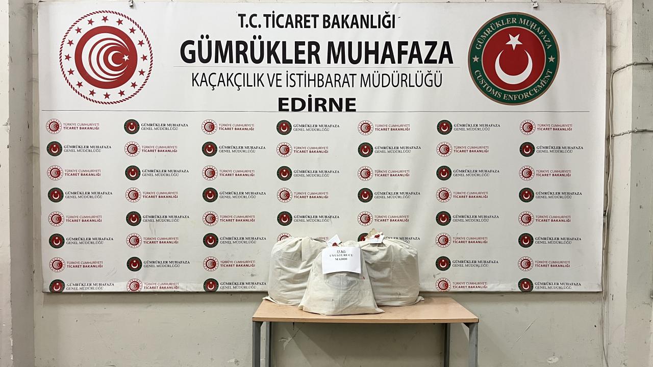 Kapıkule'de otomobilde 22 kilo 662 gram esrar ele geçirildi