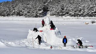 Sarıkamış’ta kardan heykeller yükseliyor