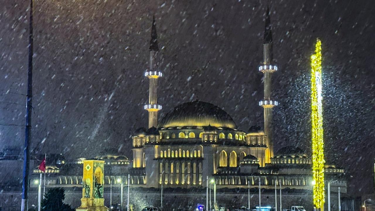 İstanbul'da kar yağışı etkili oldu