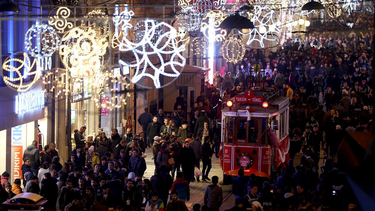 İstanbul'da yılbaşı önlemleri: 50 bin personel sahada