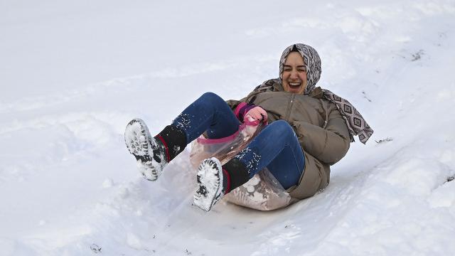 Ankara'nın yüksek kesimleri karla kaplandı