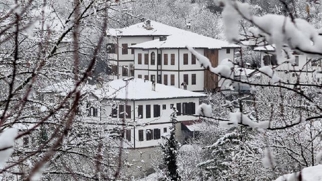 Safranbolu'da tarihi konaklar karla kaplandı