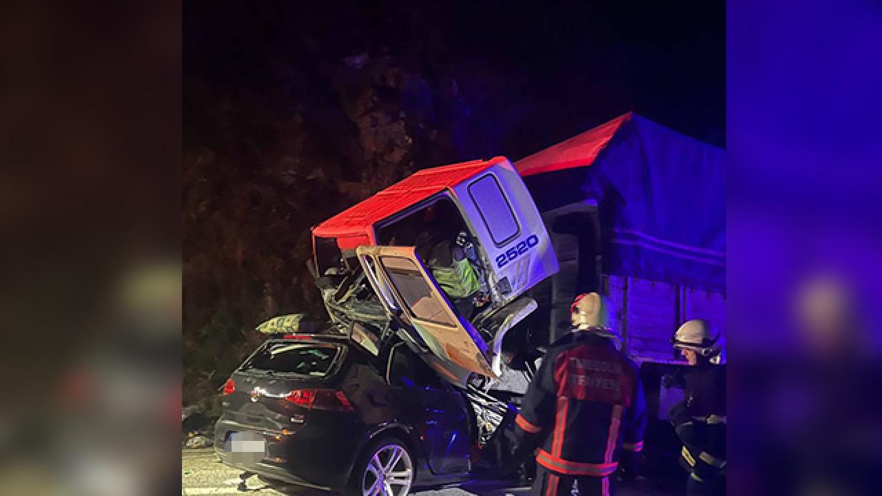 Giresun'da tır ile otomobil çarpıştı: 3 ölü