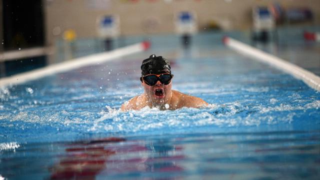 Down sendromlu yüzücü Mehmet, milli formaya kavuşmak için kulaç atıyor