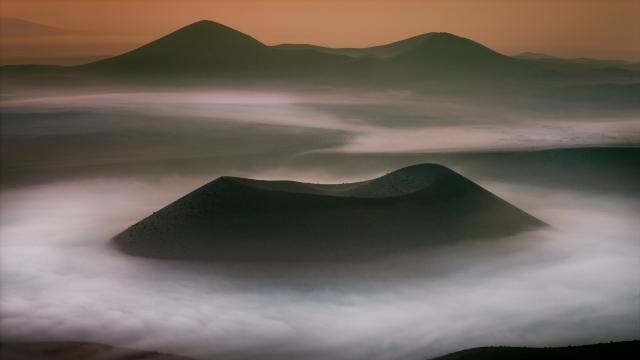 Meke Gölü sabah sisiyle kartpostallık görüntüler sundu