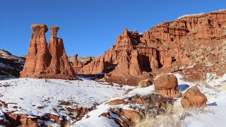 Kırmızı periler diyarı karla kaplandı