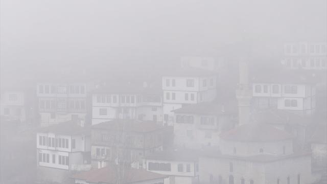 Safranbolu'nun tarihi yapıları sisle kaplandı