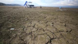 Sapanca Gölü'nde su seviyesi düştü, tekneler karaya oturdu