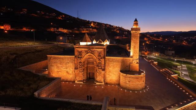 Taşa nakşedilen tarihi eserde 'ışık' şöleni