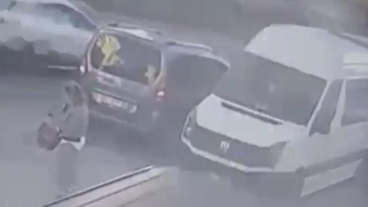 Trabzon'da minibüsün çarptığı yaya metrelerce sürüklendi