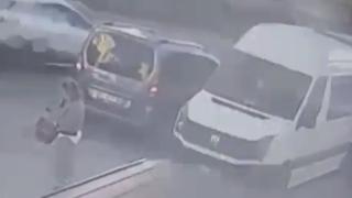 Trabzon'da minibüsün çarptığı yaya metrelerce sürüklendi