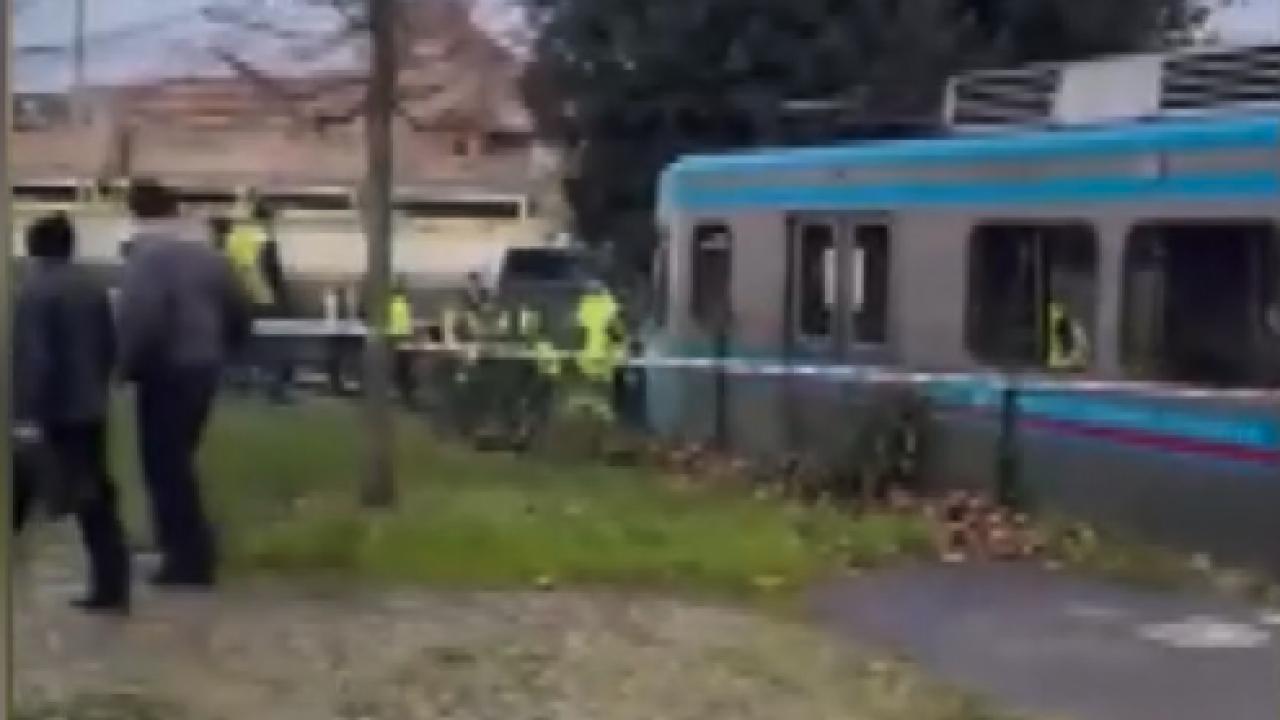 İstanbul'da tramvay raydan çıktı: Yolcular tahliye edildi