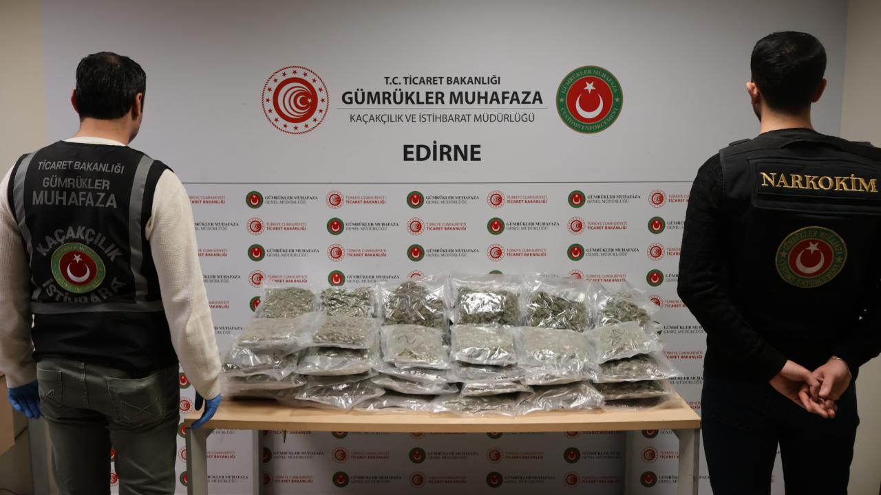 Gümrüklerde 1 milyar lira değerinde uyuşturucu ele geçirildi