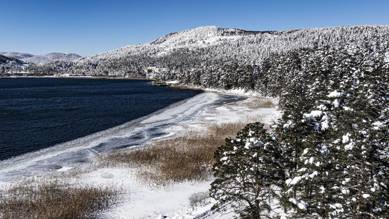 Abant Gölü'nde kartpostallık manzaralar oluştu