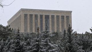 Ankara yeni yıla kar ile uyandı