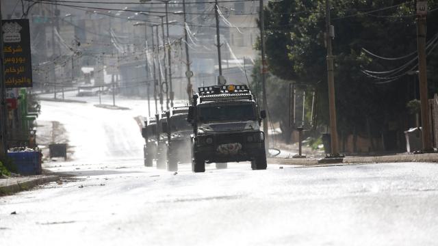 İşgalci İsrail ordusu Batı Şeria'da bir Filistinliyi yaraladı, 17 kişiyi gözaltına aldı