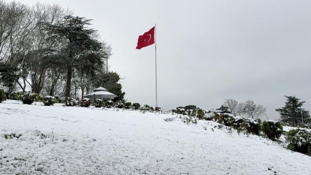 Çamlıca Tepesi'nde de kar örtüsü