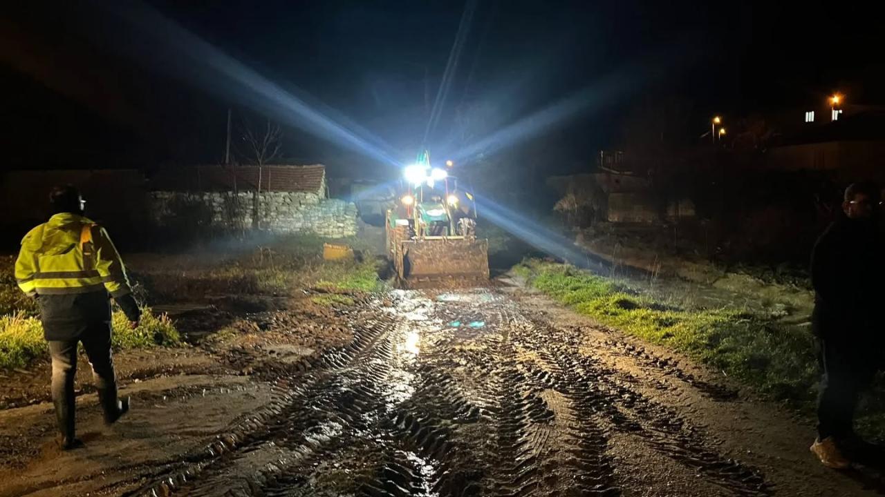 Edirne'de sağanak su baskınlarına neden oldu