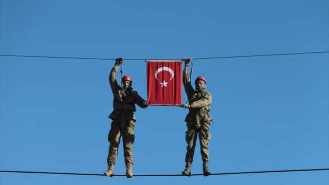 Isparta'da uzman erbaş ve sözleşmeli erler mezun oldu