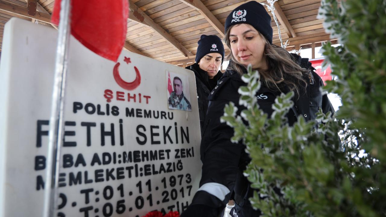 Şehit Fethi Sekin kabri başında anıldı