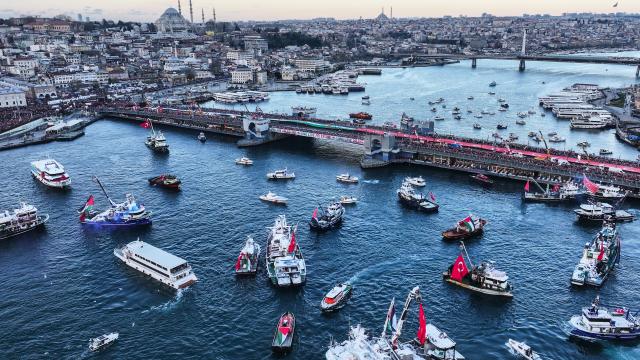 Yüz binlerce kişi Filistin'e destek için Galata Köprüsü’nde buluştu