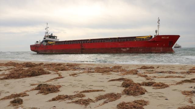 Tekirdağ'da karaya oturan geminin kurtarılması için çalışmalar sürüyor