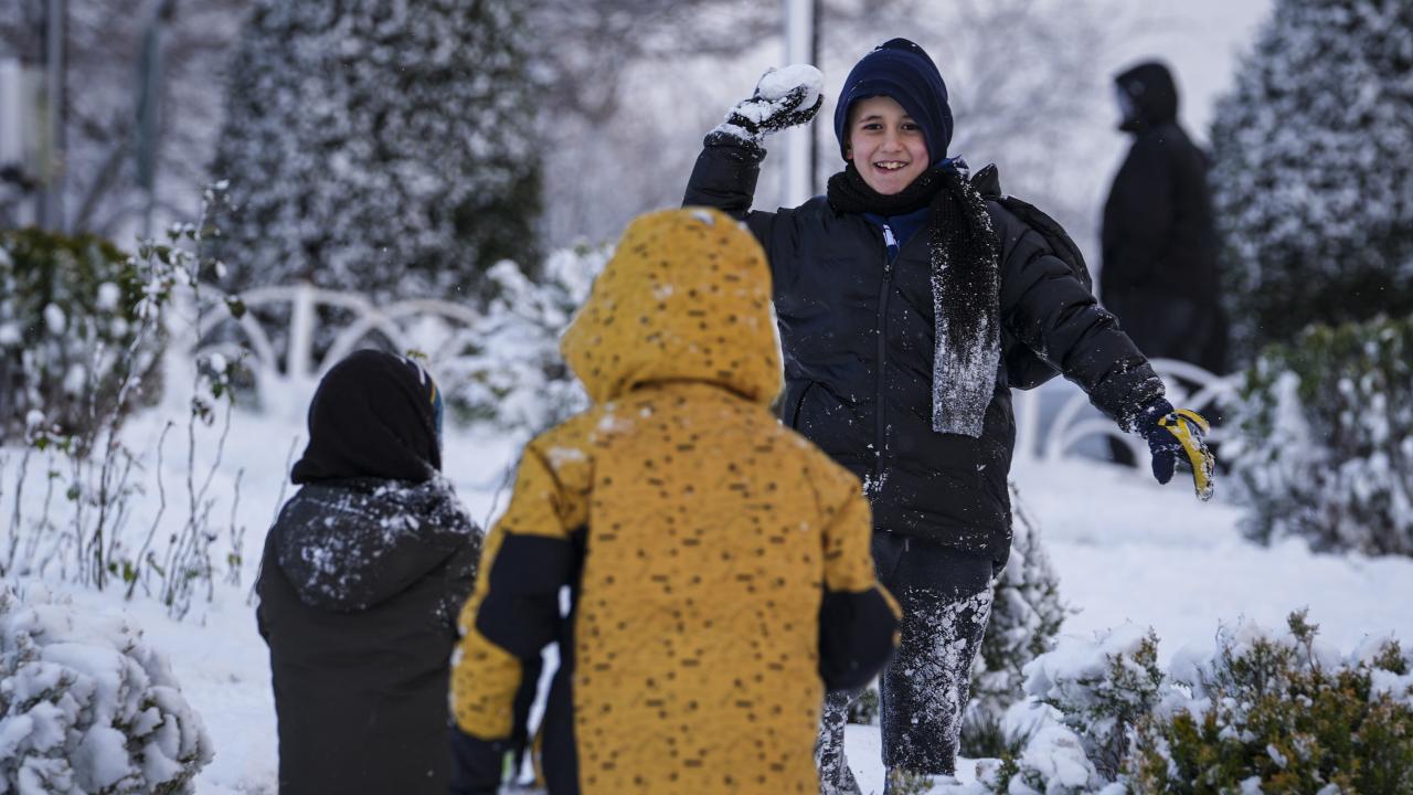 İstanbul'un 3 ilçesinde eğitime kar engeli
