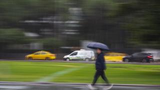 İzmir'de yağmur ve fırtına etkili oldu.