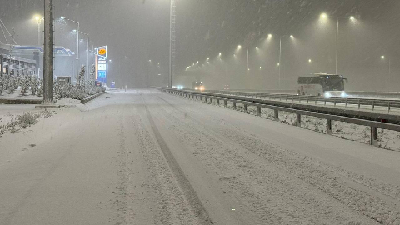 İstanbul'da bazı bölgelerde kar yağışı etkili oluyor