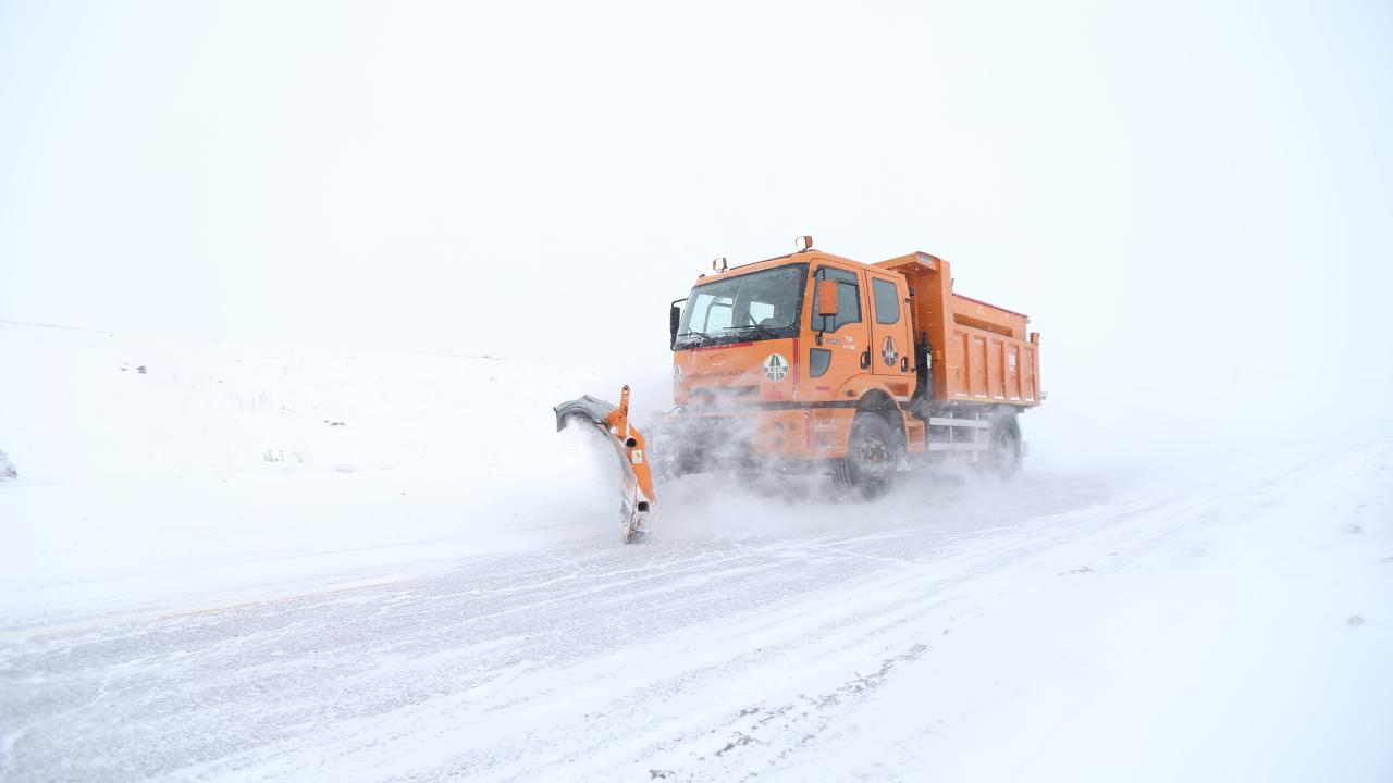 Kars-Ardahan kara yolu ağır tonajlı araç trafiğine kapatıldı