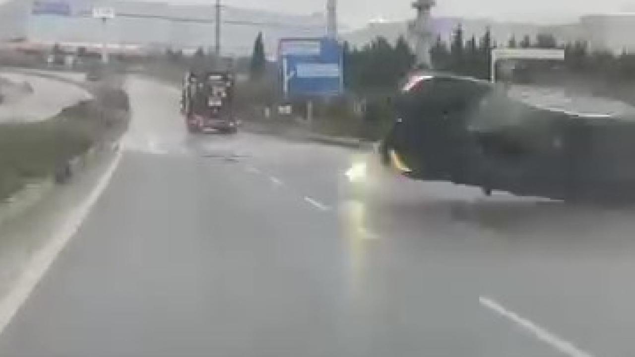 Drift yaptı, takla attı