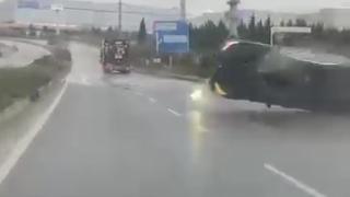 Drift yaptı, takla attı