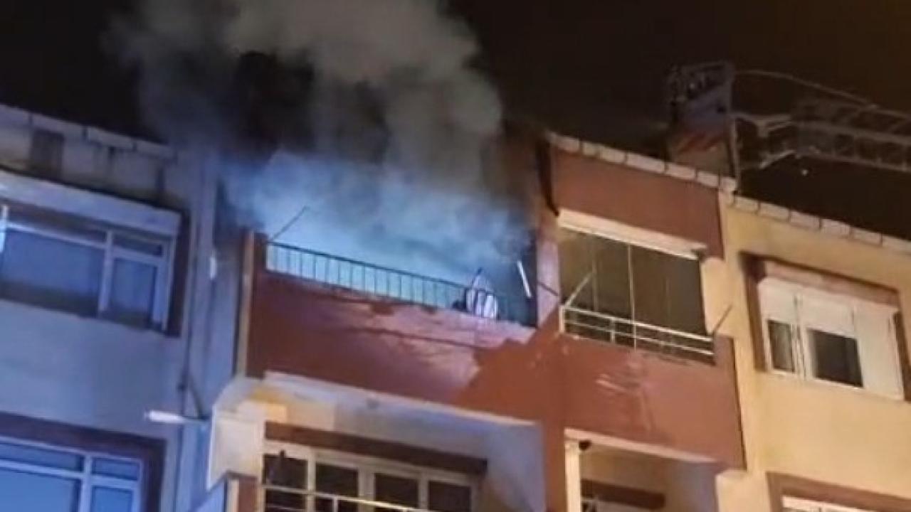 Kocaeli'de 4 katlı apartmanda yangın