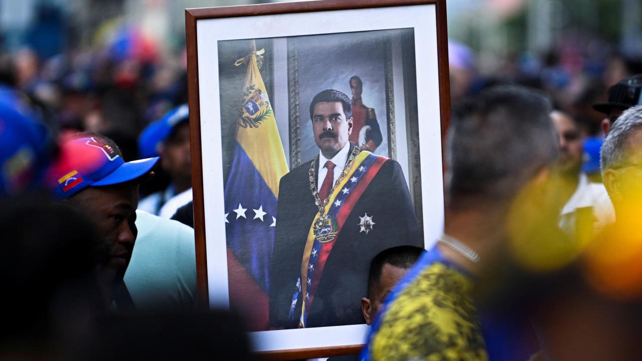 Venezuela'da başkanlık sarayı çevresinde silah sesleri duyuldu