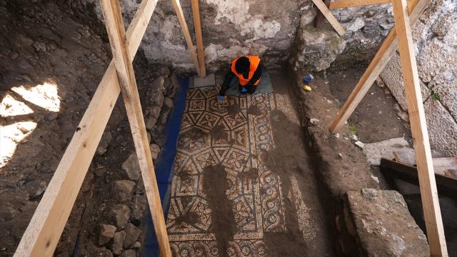 Smyrna'da kem gözlere karşı "Süleyman düğümü" motifli mozaikli oda keşfedildi