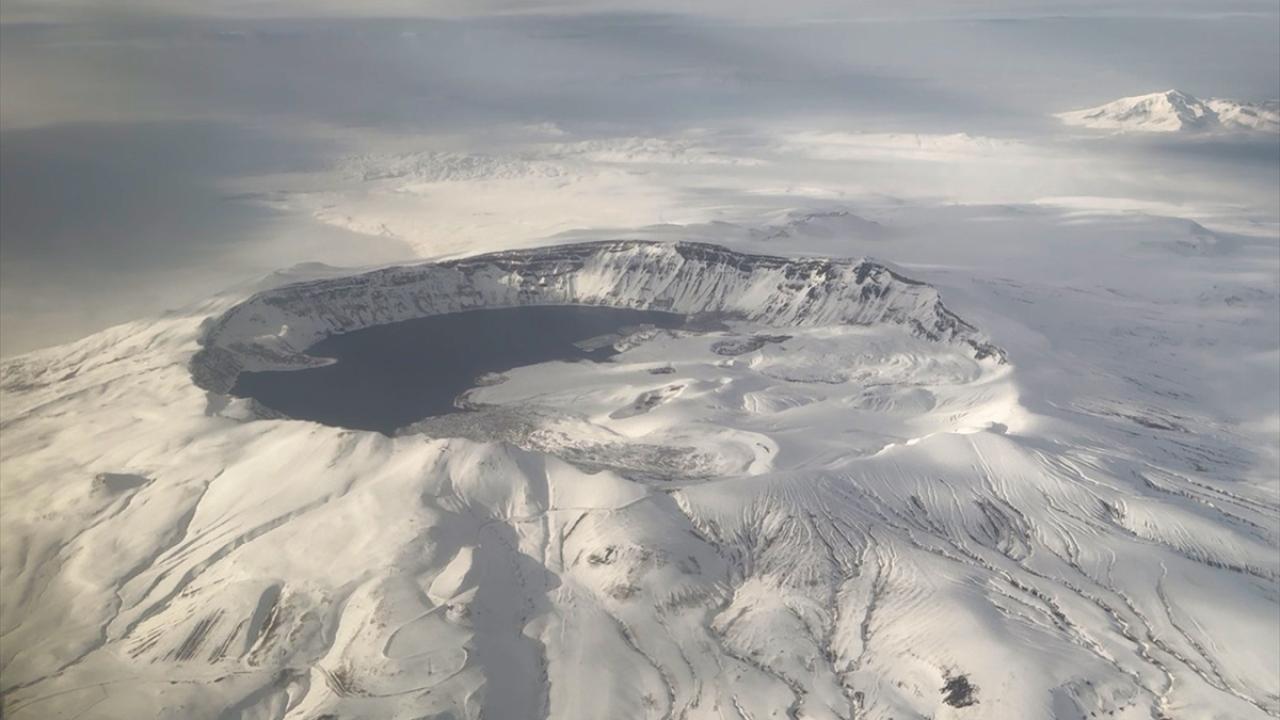 Doğunun beyaza bürünmüş hali havadan görüntülendi