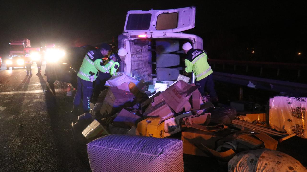 Sakarya'da otomobil ile minibüs çarpıştı: 1 ölü