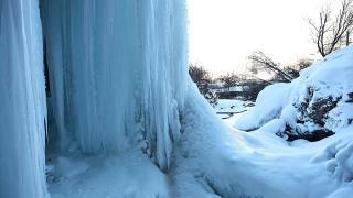 Bayburt'ta Sırakayalar Şelalesi buz tuttu