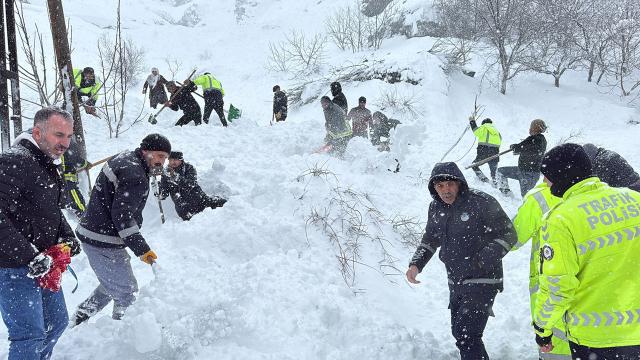 Van'da çığ düştü: 1 kişi kayıp, evler boşaltıldı