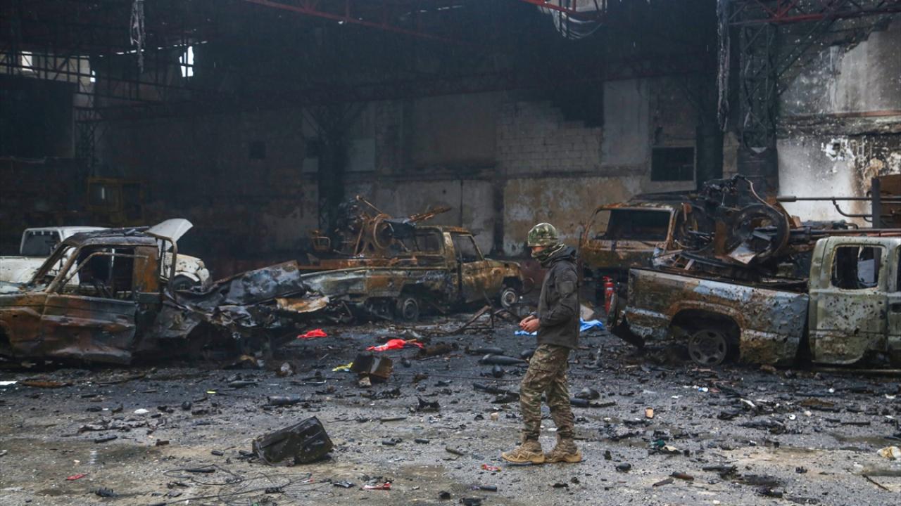 Şeyh Maksud’da terör örgütü YPG/SDG’ye ait yanan askeri araçları görüntülendi